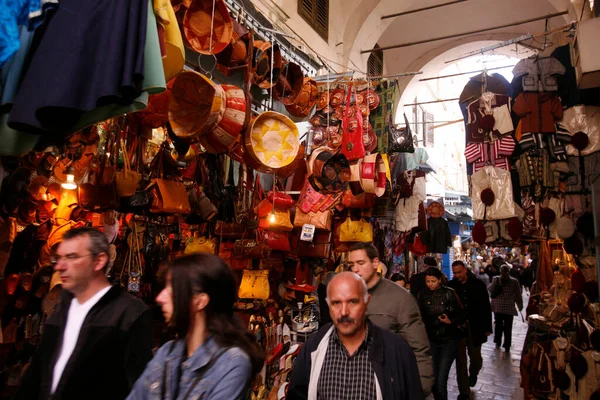 2009年3月 北アフリカ チュニジア シディ セアのチュニジア北部にある旧市街チュニスのSouq Market またはバザーの市場通りにあるパン屋 — ストック写真