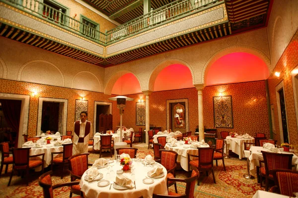 位于突尼斯北部城市突尼斯南部 突尼斯 Sidi Bou Sair 2009年3月 市集或集市的传统王宫餐厅 — 图库照片