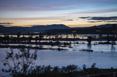 Tayland 'ın Ubon Ratchathani ilindeki Khong Chiam kasabasında Mekong Nehri ve Mun Nehri' nin kesiştiği yer. Tayland, Khong Chiam, 2 Aralık 2023