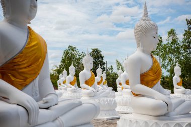 Buda Wat Bung Kee Lek 'te iken Tayland' ın Ubon Ratchathani şehrinde Khemmarat şehrinde. Tayland, Khemmarat, 26 Kasım 2023