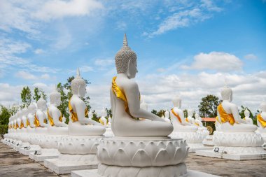 Buda Wat Bung Kee Lek 'te iken Tayland' ın Ubon Ratchathani şehrinde Khemmarat şehrinde. Tayland, Khemmarat, 26 Kasım 2023