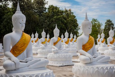 Buda Wat Bung Kee Lek 'te iken Tayland' ın Ubon Ratchathani şehrinde Khemmarat şehrinde. Tayland, Khemmarat, 26 Kasım 2023