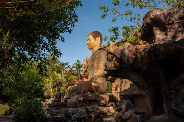 Buda Wat tapınağında Buda Sathan Ratchathani Asoke Köyü Tayland 'ın Ubon Ratchathani bölgesinde. Tayland, Khemmarat, 27 Kasım 2023