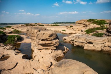 Tayland 'ın Ubon Ratchathani ilinin Mekong Nehri' ndeki Ban Non Tan Köyü 'nde Hat Chom Dao veya Kaeng Chom Dao. Tayland, Khong Chiam, 28 Kasım 2023