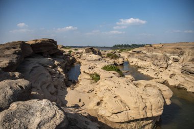 Tayland 'ın Ubon Ratchathani ilinin Mekong Nehri' ndeki Ban Non Tan Köyü 'nde Hat Chom Dao veya Kaeng Chom Dao. Tayland, Khong Chiam, 28 Kasım 2023