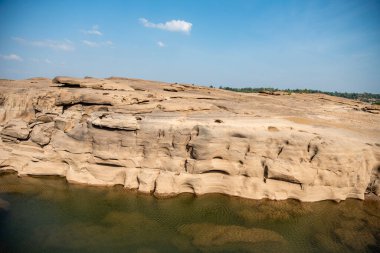 Tayland 'ın Ubon Ratchathani ilinin Mekong Nehri' ndeki Ban Non Tan Köyü 'nde Hat Chom Dao veya Kaeng Chom Dao. Tayland, Khong Chiam, 28 Kasım 2023