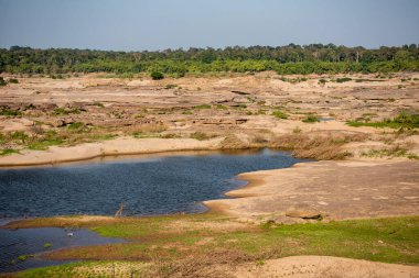 Tayland 'ın Ubon Ratchathani ilinin Mekong Nehri' ndeki Ban Non Tan Köyü 'nde Hat Chom Dao veya Kaeng Chom Dao. Tayland, Khong Chiam, 28 Kasım 2023