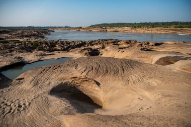 Kaeng Sam Phan Bok Kanyonu Tayland 'ın Ubon Ratchathani eyaletinin Mekong Nehri' ndeki Ban Song Khon Köyü 'nde. Tayland, Khong Chiam, 28 Kasım 2023