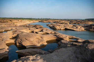 Kaeng Sam Phan Bok Kanyonu Tayland 'ın Ubon Ratchathani eyaletinin Mekong Nehri' ndeki Ban Song Khon Köyü 'nde. Tayland, Khong Chiam, 28 Kasım 2023