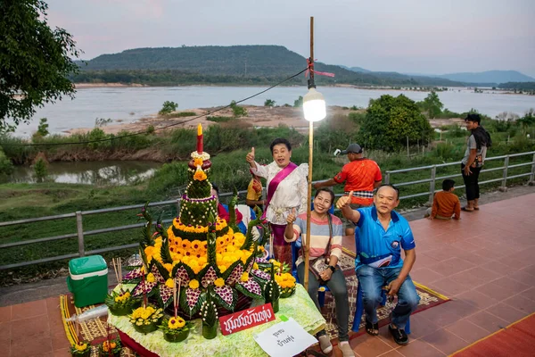 People Make Ready Krathong Loy Krathong Festival Town Khong Chiam — Stock Photo, Image