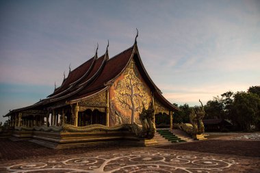 Wat Sirindhorn Wararam Phu Prao Tapınağı Tayland 'ın Ubon Ratchathani ilindeki Khong Chiam kasabası yakınlarında. Tayland, Ubon Ratchathani, 30 Kasım 2023