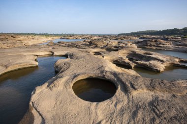 Kaeng Sam Phan Bok Kanyonu Tayland 'ın Ubon Ratchathani eyaletinin Mekong Nehri' ndeki Ban Song Khon Köyü 'nde. Tayland, Khong Chiam, 28 Kasım 2023