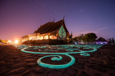 Wat Sirindhorn Wararam Phu Prao Tapınağı Tayland 'ın Ubon Ratchathani ilindeki Khong Chiam kasabası yakınlarında. Tayland, Ubon Ratchathani, 30 Kasım 2023