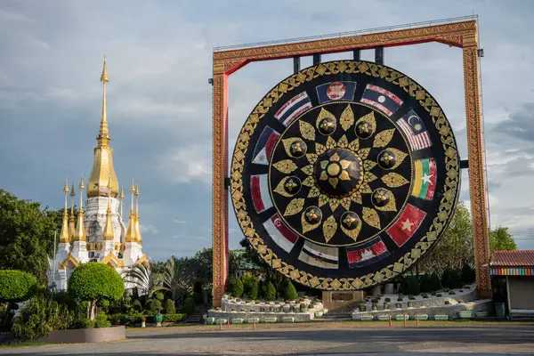 Giant Gong Wat Tham Khuha Sawan Town Khong Chiam Province — Stock Photo, Image