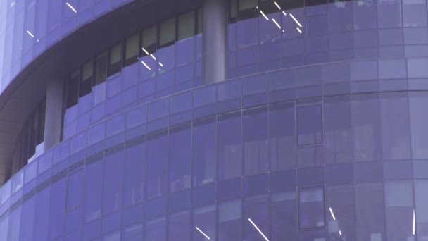 Wolkenkrabber Office Windows Panorama Met Hemel Stad Reflecties — Stockvideo