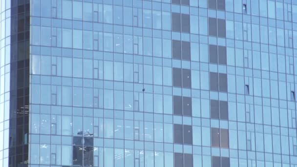 Rascacielos Panorama Ventanas Oficina Con Reflejos Cielo Ciudad — Vídeos de Stock