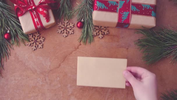 Mutlu Noel Kavramı Çam Ağaç Dalları Hediye Kutuları Boş Kartı — Stok video