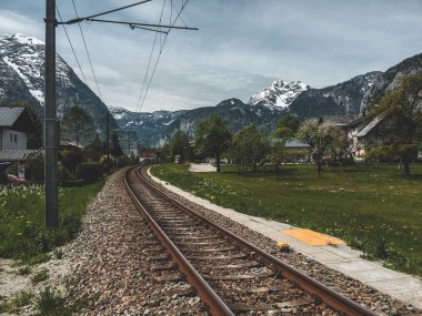 güzel dağlarda raylar doğal görünümü