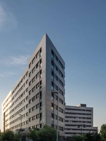 Edificio Negocios Triangular Distrito Financiero Una Ciudad Moderna — Foto de Stock