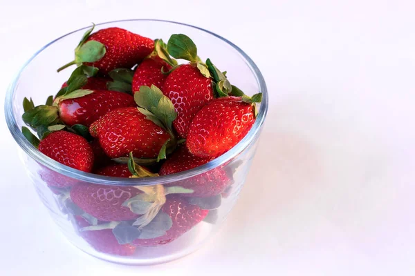 Ripe Fresh Strawberries Glass Plate White Background Copy Space — Stock Photo, Image