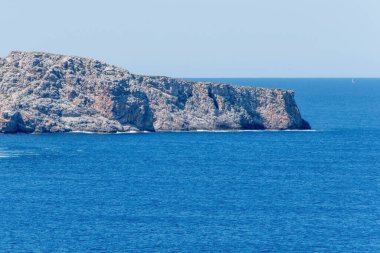 Cala Rajada 'da deniz ve kıyı manzarası