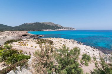 Cala Rajada 'da deniz ve kıyı manzarası
