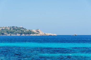 Cala Rajada 'da deniz ve kıyı manzarası