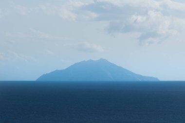 Elba 'dan Montecristo Adası manzarası