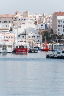 Menorca Adası deniz ve liman manzarası