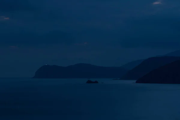 Capoliveri 'deki Elba adasından deniz üzerinde gün batımı