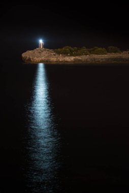 Porto Cristo, Mayorka deniz fenerinin gece manzarası