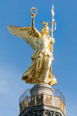 Mavi gökyüzü ile zafer sütunu, Berlin