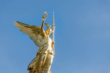 Mavi gökyüzü ile zafer sütunu, Berlin