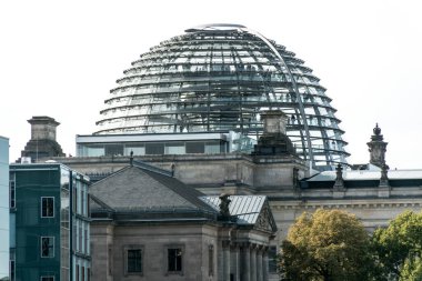 Berlin 'deki cam kubbe manzarası