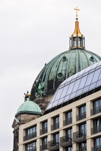 Iglesia Cúpula Con Esculturas Berlín —  Fotos de Stock