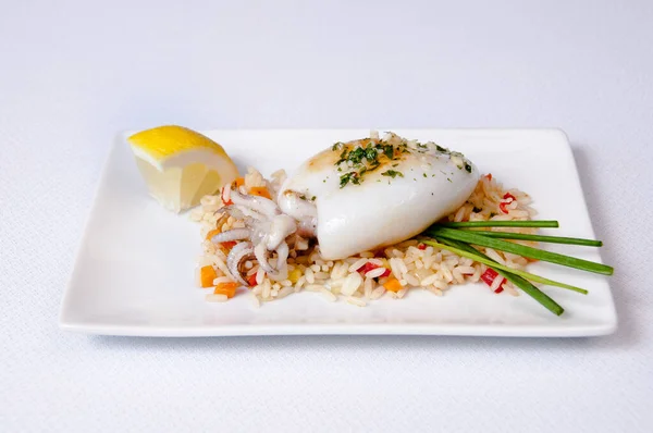 Squid Schotel Een Witte Achtergrond — Stockfoto