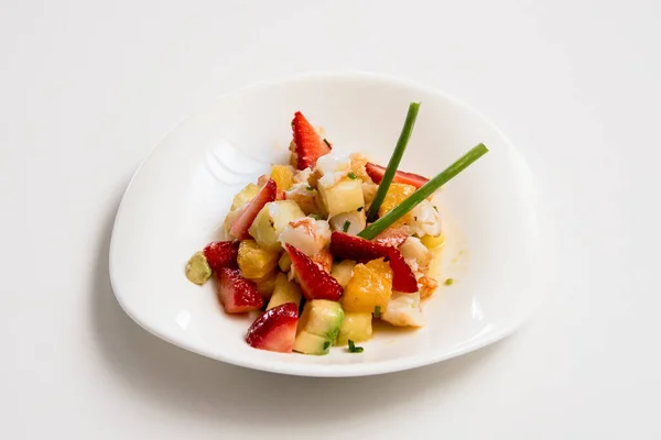 Une Assiette Salade Pommes Terre Sur Fond Blanc — Photo
