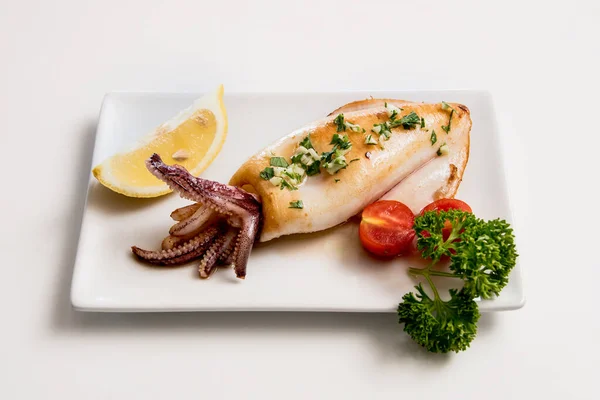 Squid Schotel Wit Een Achtergrond — Stockfoto