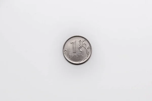 Una Moneda Rublo Ruso Sobre Fondo Blanco — Foto de Stock