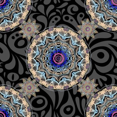 Vektör çizimi. Kraliyet menekşesi, pembe ve turuncu, siyah arka planda pürüzsüz desen. Duvar kâğıdı, davetiye, ambalaj için lüks süs.