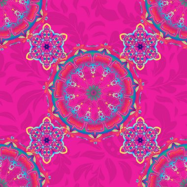 Geleneksel gotik damaske arka planı. Magenta, mavi ve menekşe arkaplansız çiçek süsleme deseni. Tebrik kartı, sunum veya düğün davetiyeleri için soyut arabesk arkaplanı.