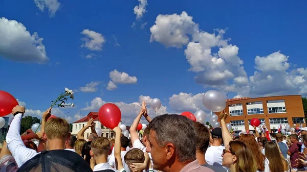 Peaceful protest in town of Belarus - Ashmyany 2020-08-16 — Stock Photo, Image