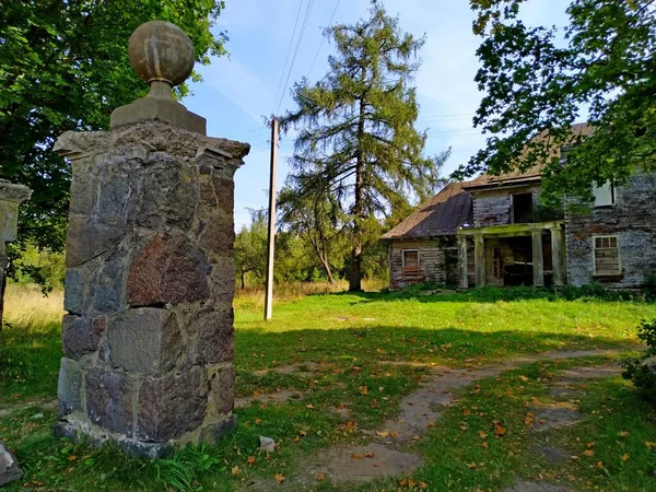 Antiga mansão judaica abandonada de Strugach em Ashmyany, região de Grodno, Bielorrússia, 2020 — Fotografia de Stock