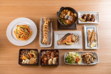 Suşi Ramen Salatası Udon Japon yemeği