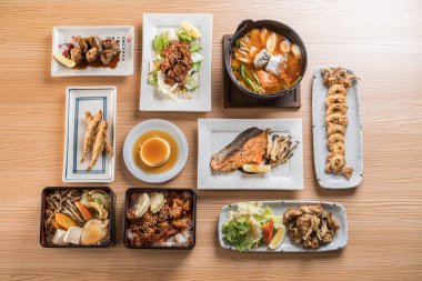 Suşi Ramen Salatası Udon Japon yemeği