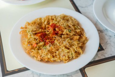 Yumurta foo young / fuyunghai Çin sebzeli omlet