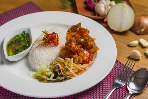 Kung Pao Ayam Disajikan Dengan Nasi — Stok Foto
