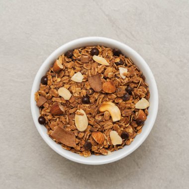 Böğürtlen ve fındıklı sağlıklı Choco Granola Gevreği