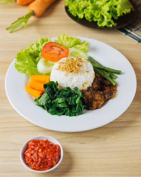 Nasi Ayam Bakar Vegetariano — Fotografia de Stock