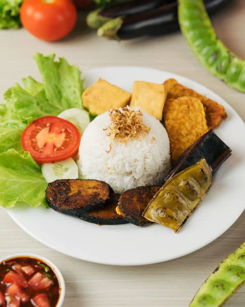 Nasi Ikan Bakar Vegetarian — 스톡 사진